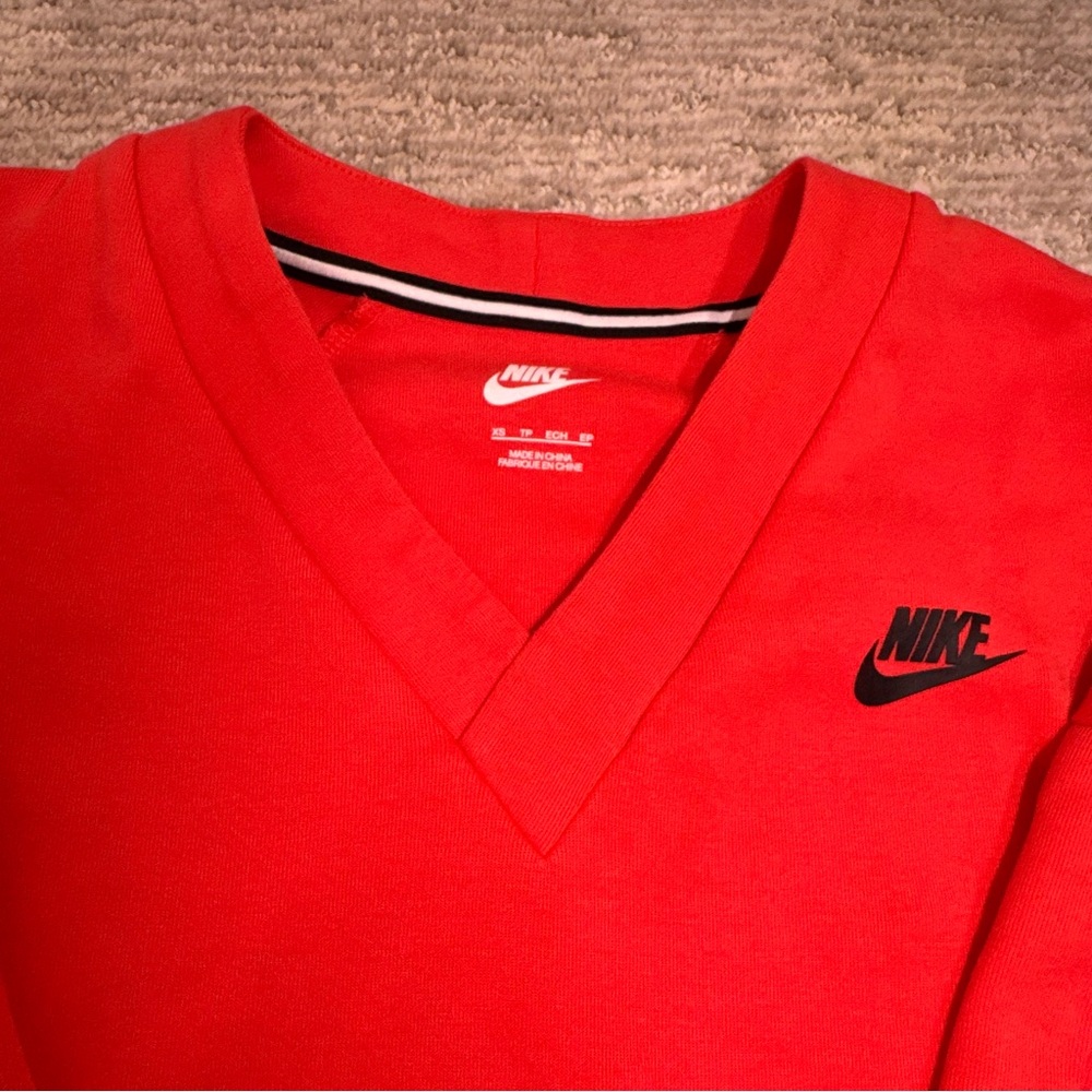 NWOT Nike Sportswear Tech Fleece Women's V-Neck Sweatshirt Ember Glow - Picture 7 of 10